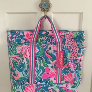 Lilly P. NWT large Mercato tote!
